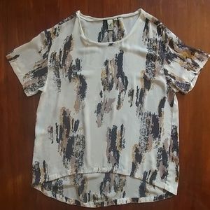 Blouse with modern print